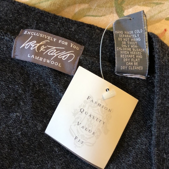 Vintage LORD & TAYLOR  Size Medium 100% Pure New Wool Deep-V Button Cardigan NEW - Picture 12 of 15